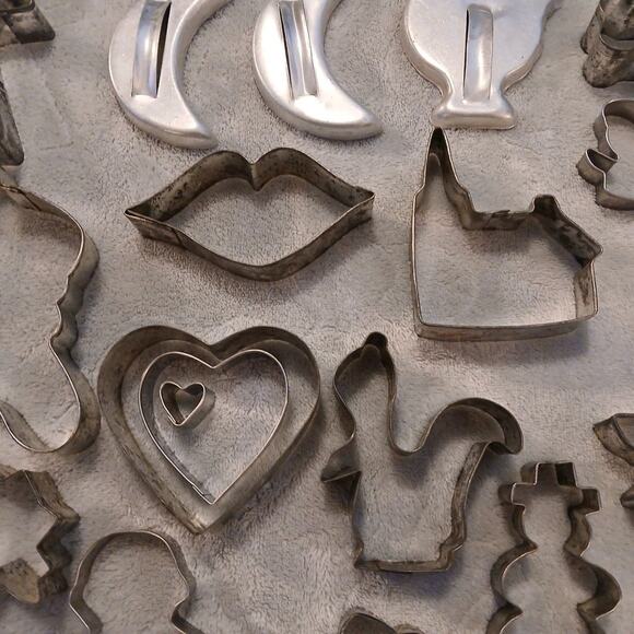Lot of 45 Aluminum Metal Misc. Sizes & Shapes Cookie Cutters 7 with Handles - Picture 8 of 11